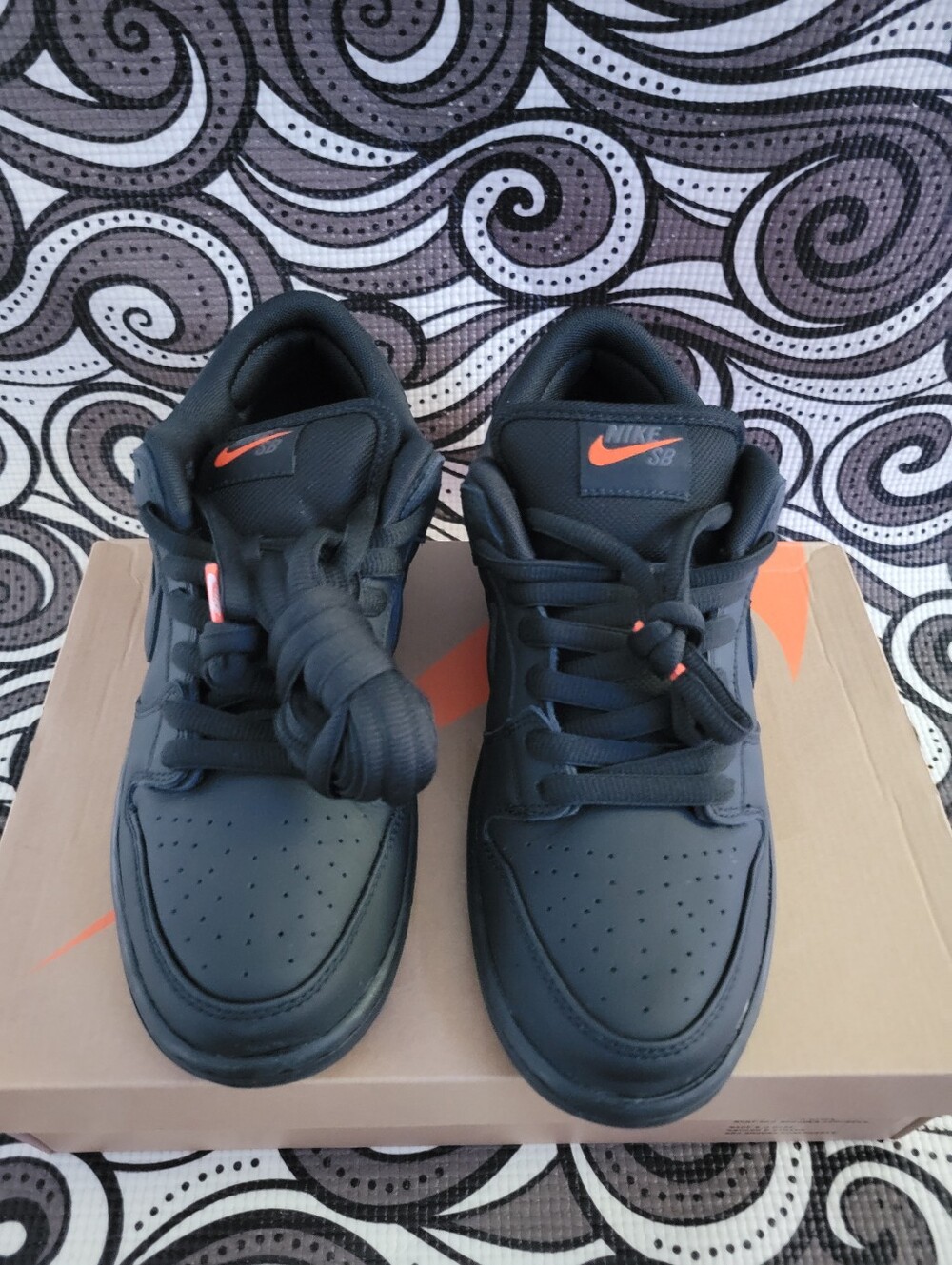Nike SB Dunk Low "TRIPLE BLACK"